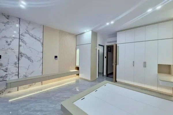 Дом, 4 спальни · 270 м² 6