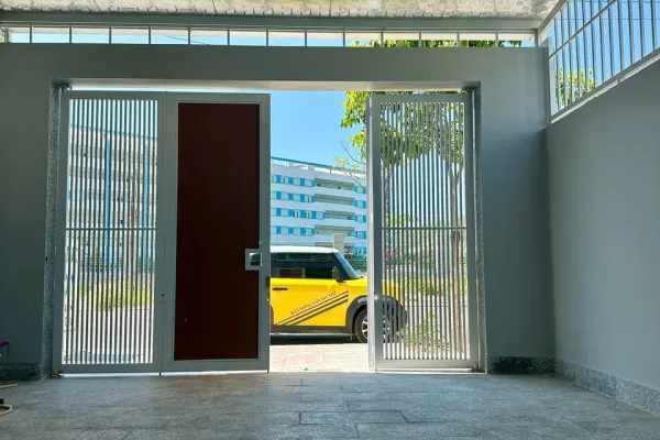 Дом, 4 спальни · 250 м²
