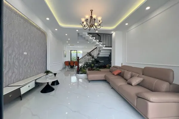 Дом, 3 спальни · 270 м²