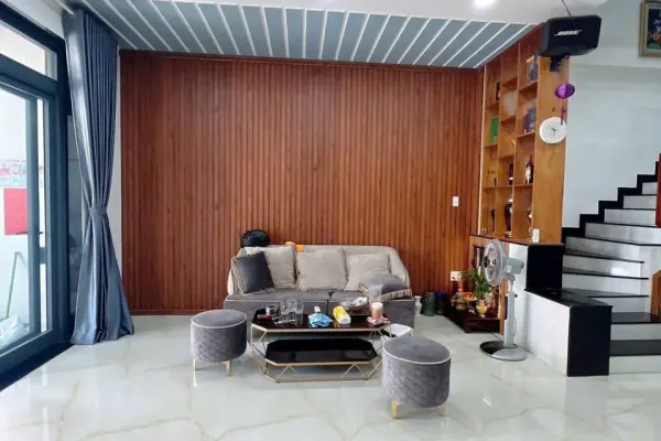 Дом, 3 спальни · 270 м²
