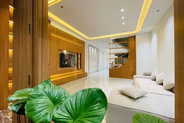 Дом, 4 спальни · 270 м²