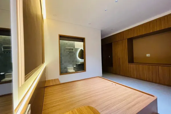 Дом, 4 спальни · 270 м² 4