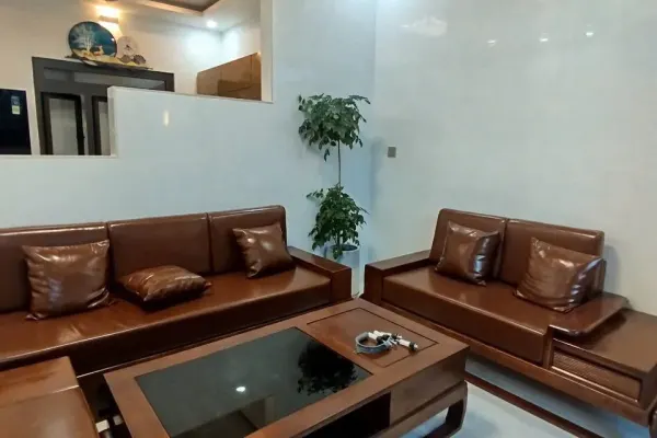 Дом, 4 спальни · 270 м²