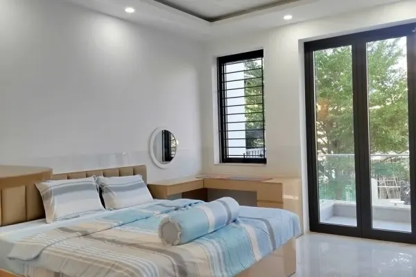 Дом, 4 спальни · 270 м² 2
