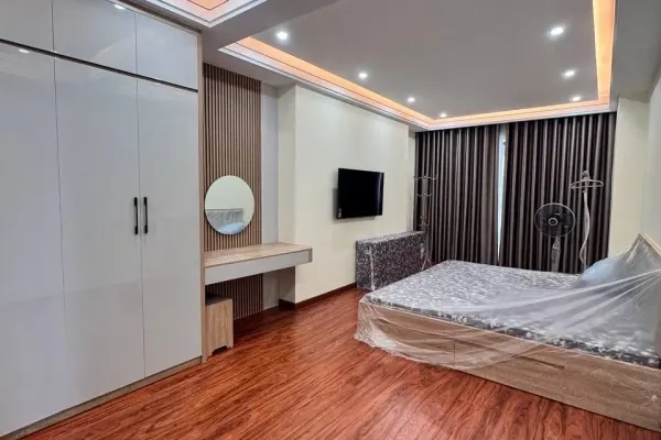 Квартира, 3 спальни · 165 м²