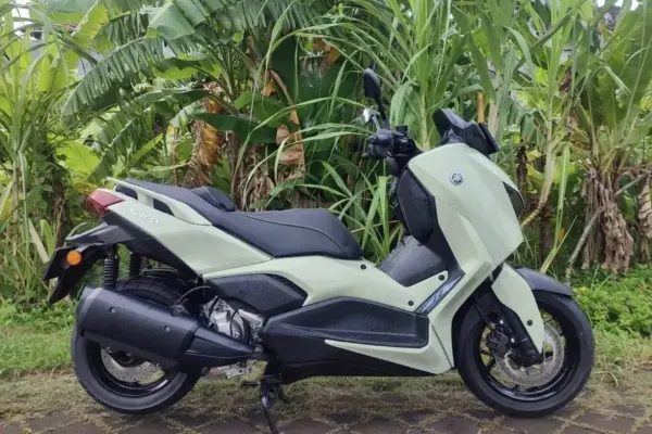 Yamaha X MAX