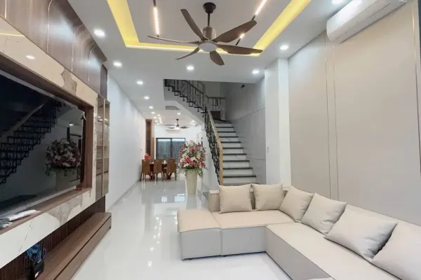 Дом, 3 спальни · 250 м²