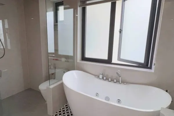 Дом, 3 спальни · 250 м² 3