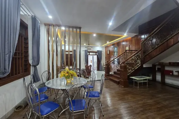 Дом, 3 спальни · 300 м²