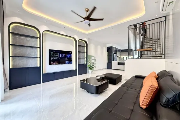 House, 3 спальни, 300.00 м²