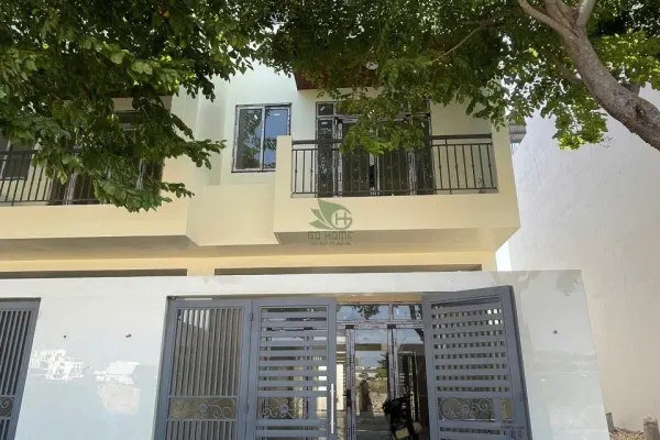 House, 4 спальни, 300.00 м²