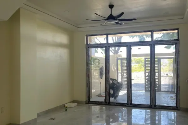 House, 4 спальни, 300.00 м² 2