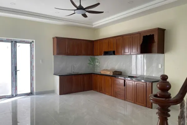 House, 4 спальни, 300.00 м² 3