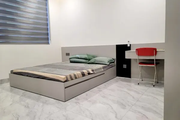 House, 3 спальни, 300.00 м²