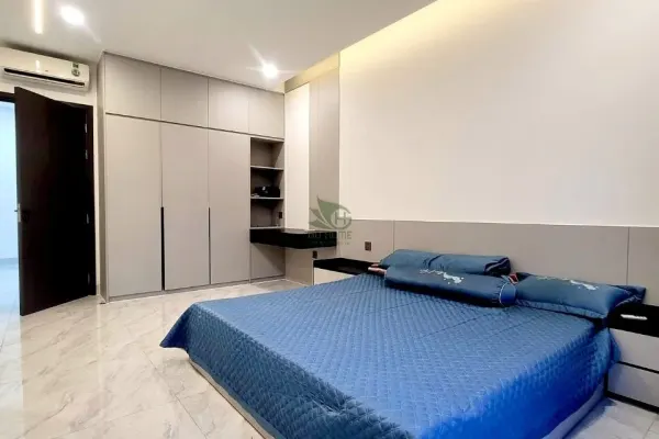 House, 3 спальни, 300.00 м² 3