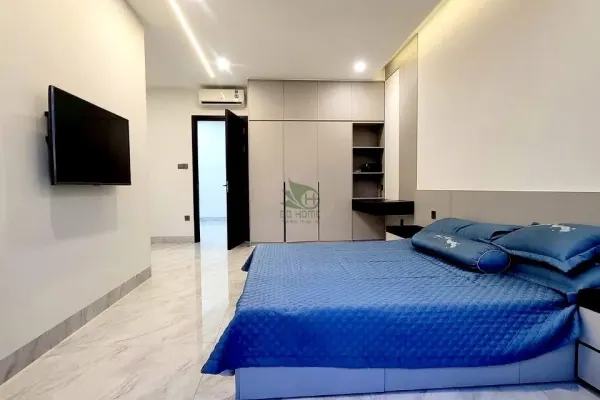 House, 3 спальни, 300.00 м² 4