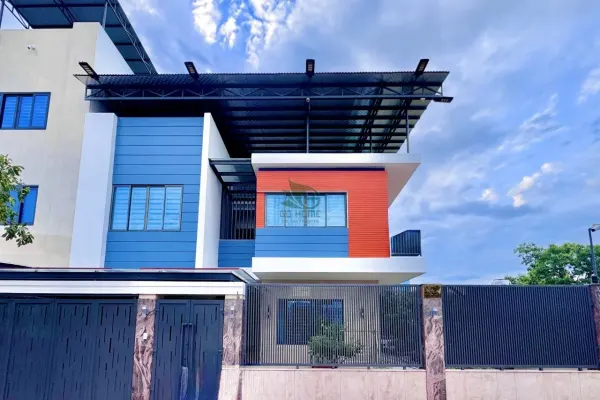 House, 4 спальни, 300.00 м²