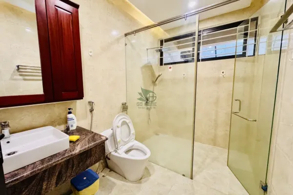 House, 4 спальни, 300.00 м² 3