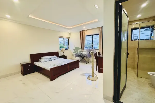 House, 4 спальни, 300.00 м² 5