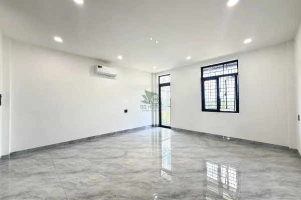 House, 4 спальни, 300.00 м² 3