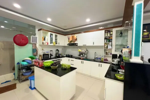 Дом, 4 спальни · 255 м² 2