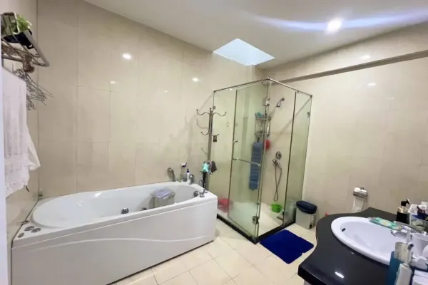 Дом, 4 спальни · 255 м² 3