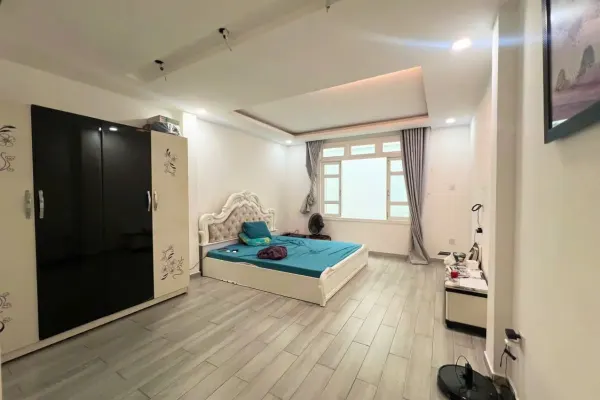 Дом, 4 спальни · 255 м² 4