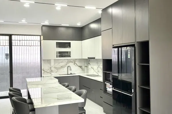 Дом, 3 спальни · 300 м²