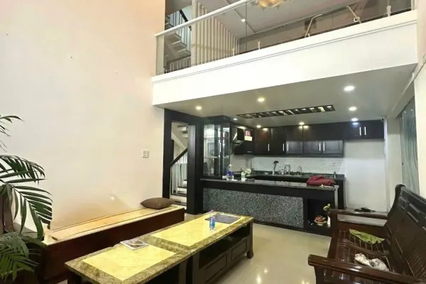Дом, 3 спальни · 240 м²