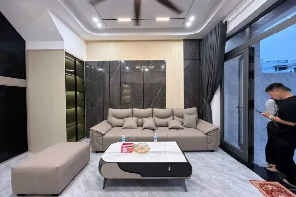 Дом, 3 спальни · 270 м²