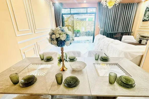Дом, 5 спален · 300 м² 5