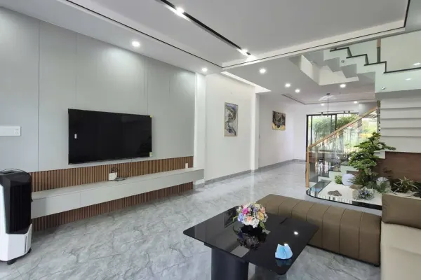 Дом, 3 спальни · 350 м²