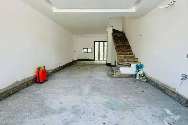 Дом, 3 спальни · 270 м²