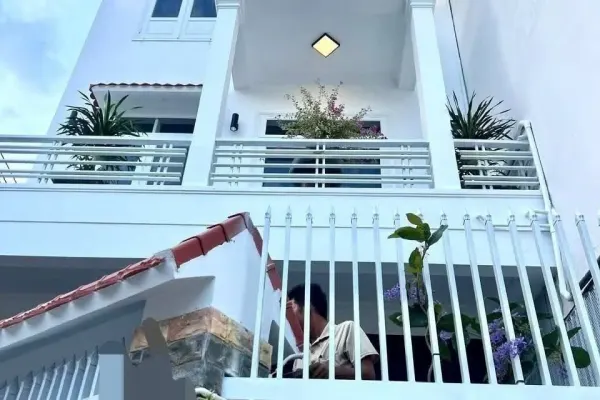 House, 4 спальни, 300.00 м²
