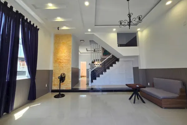 House, 4 спальни, 300.00 м² 2