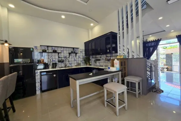 House, 4 спальни, 300.00 м² 4