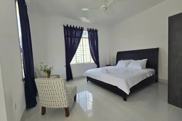 House, 4 спальни, 300.00 м² 8