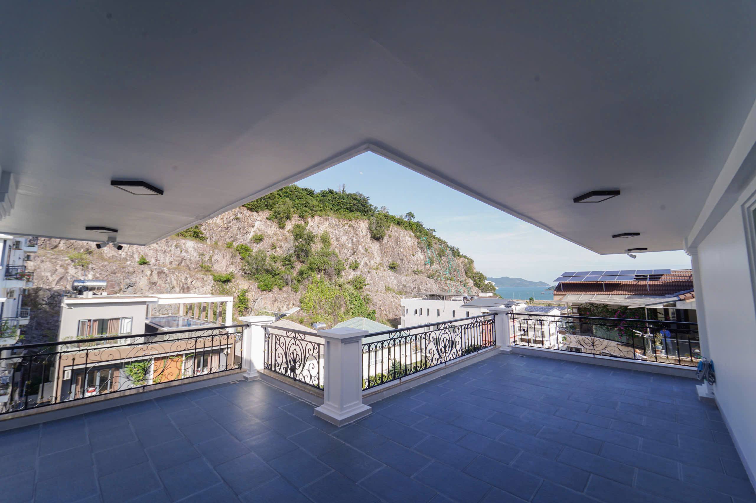 Villa, 17 спальни, 270.00 м²
