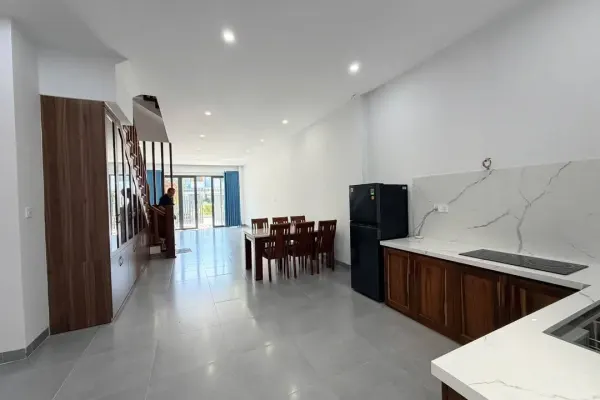 House, 3 спальни, 270.00 м²