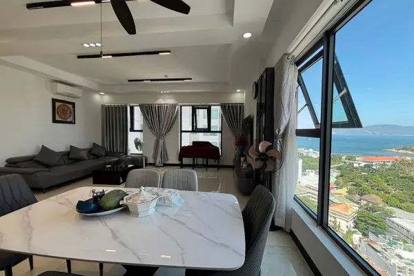Квартира, 3 спальни · 163 м² 2