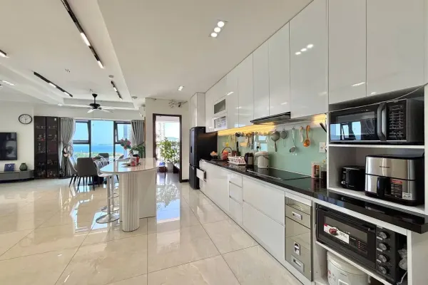 Квартира, 3 спальни · 163 м² 5