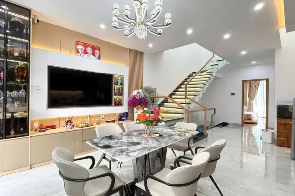 House, 3 спальни, 300.00 м² 4