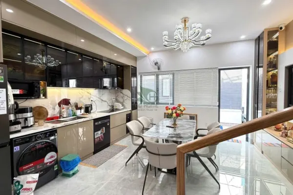 House, 3 спальни, 300.00 м² 7