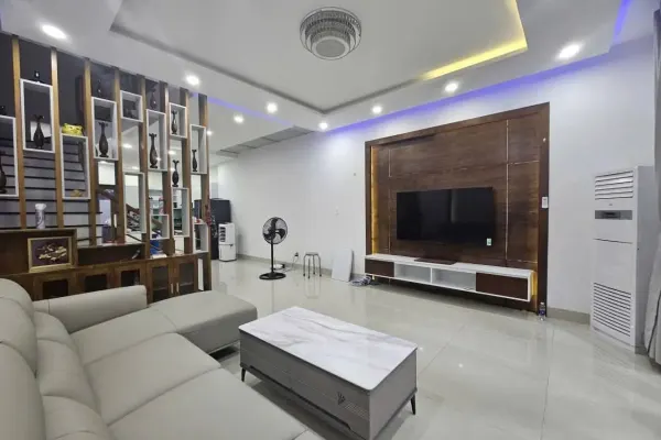Вилла, 3 спальни · 270 м²