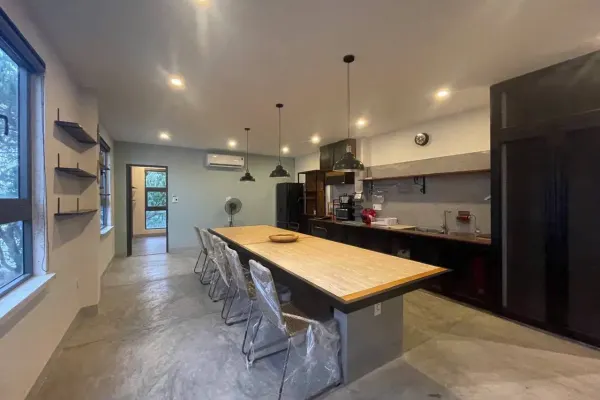 House, 3 спальни, 300.00 м²
