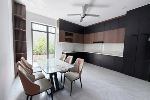 House, 4 спальни, 270.00 м² 2