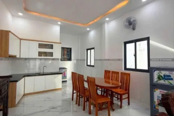 House, 4 спальни, 180.00 м²