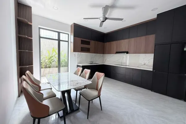 Дом, 4 спальни 3