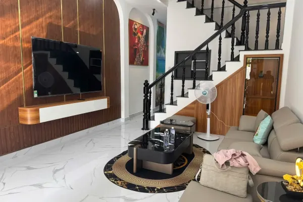 Дом, 3 спальни · 180 м² 3
