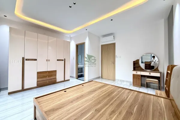 House, 4 спальни, 400.00 м²